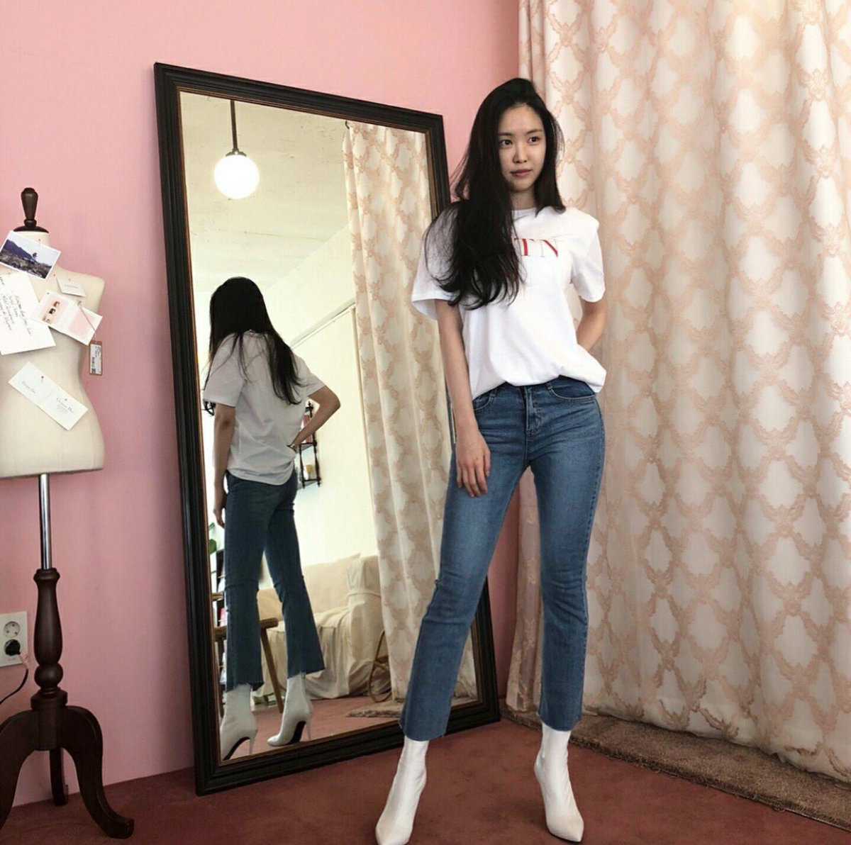 Vẫn là quần jeans nhưng qua tay các idol Kpop lại cực chanh sả, hack chân điệu nghệ: Chị em có thể ứng dụng từ loạt street style này - Ảnh 5.