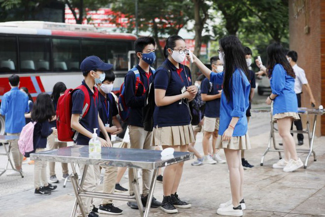 Truyền thông quốc tế rầm rộ đưa tin học sinh, sinh viên Việt Nam trở lại trường sau kỳ nghỉ dài lịch sử - Ảnh 2.