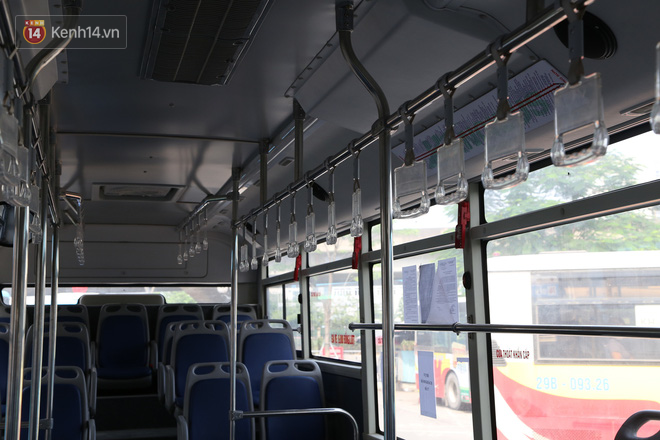 100% lượng xe buýt tại Hà Nội hoạt động trở lại sau dịch COVID-19: “Xe tấp nập nhưng khách vắng lặng” - Ảnh 17.