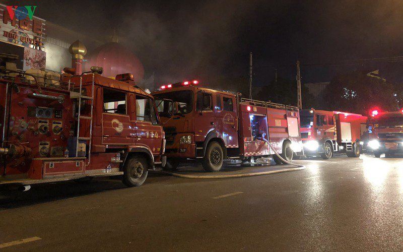 Cháy lớn ở quán karaoke tại Hải Dương - Ảnh 2. Cháy lớn ở quán karaoke tại Hải Dương - Ảnh 2.