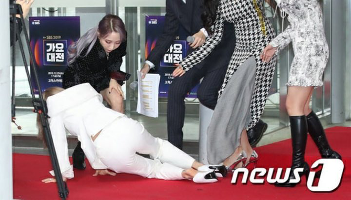 Shaken up a new twist on Wendy's horrible crash at SBS Gayo Daejun 2019, indignant irresponsible fan SM, SBS lying - Photo 7.