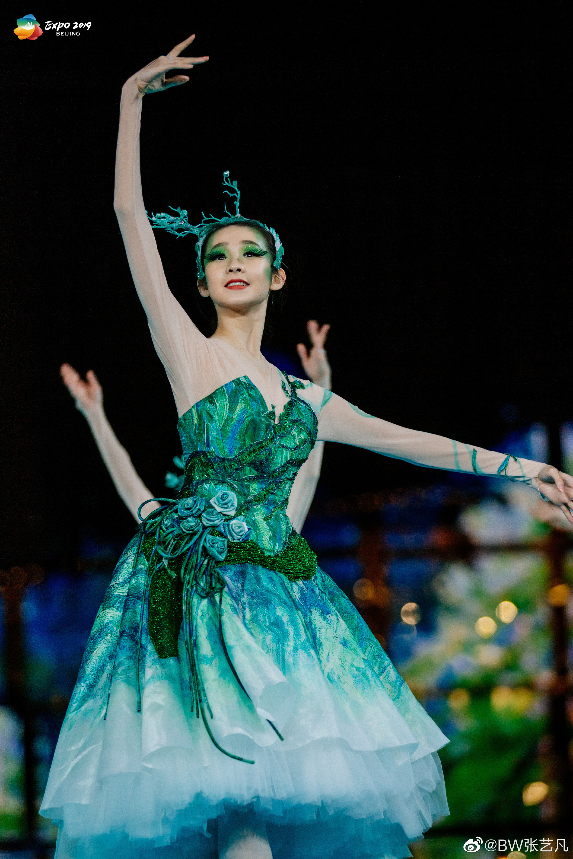 Thí sinh bị Tao mắng té tát tại Sáng Tạo Doanh: Nhị công chúa chung công ty với TFBoys, cao 1m75 và có kĩ năng múa bale ấn tượng - Ảnh 8. Thí sinh bị Tao mắng té tát tại Sáng Tạo Doanh: Nhị công chúa chung công ty với TFBoys, cao 1m75 và có kĩ năng múa bale ấn tượng - Ảnh 8.