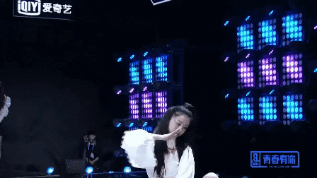 Cùng nhảy 1 bài nhạc, trò cưng của Lisa bị so sánh với thí sinh show Sáng Tạo Doanh, netizen bảo khập khiễng nhưng vẫn thiên vị 1 bên? - Ảnh 1.