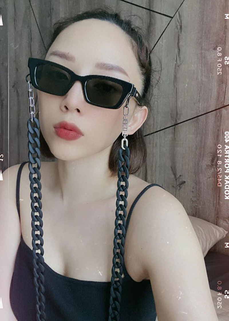 Loạt sao thi nhau “đập hộp” kính Jennie: Lan Ngọc chụp 800 tấm khoe kính mới, Phạm Băng Băng trông cool ngầu quá thể - Ảnh 1.