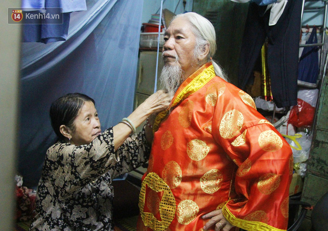Chuyện ông thần tài đi khắp Sài Gòn để bán vé số may mắn: Có người nói tôi việc nhà không xong mà bày đặt đi giúp người nghèo - Ảnh 5.