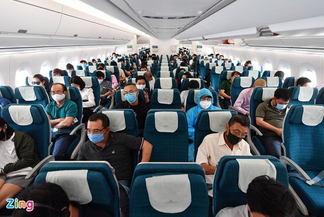 Cục Hàng không xin dỡ bỏ giãn cách ghế ngồi, tăng tần suất bay nội địa - Ảnh 1.