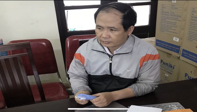 Bắt giam Ph&oacute; Hiệu trưởng l&agrave;m giả bằng tốt nghiệp THPT - Ảnh 2.