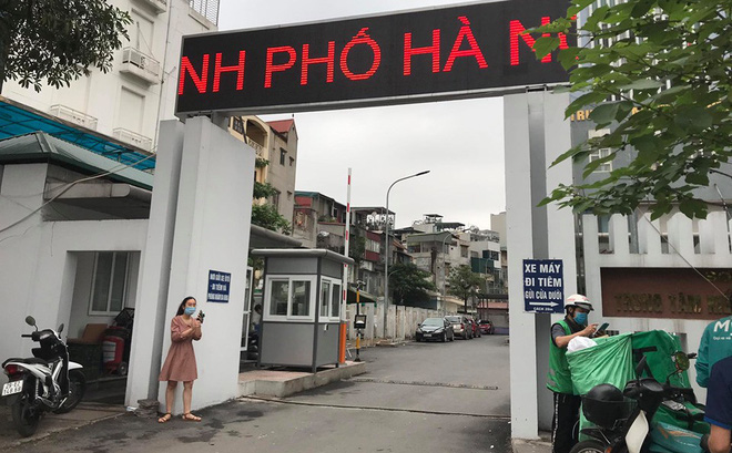 Thứ trưởng Bộ C&ocirc;ng an: Gi&aacute;m đốc CDC H&agrave; Nội v&agrave; đồng phạm đ&atilde; khai nhận n&acirc;ng khống gi&aacute; m&aacute;y x&eacute;t nghiệm COVID-19 l&ecirc;n gấp 3 lần - Ảnh 1.