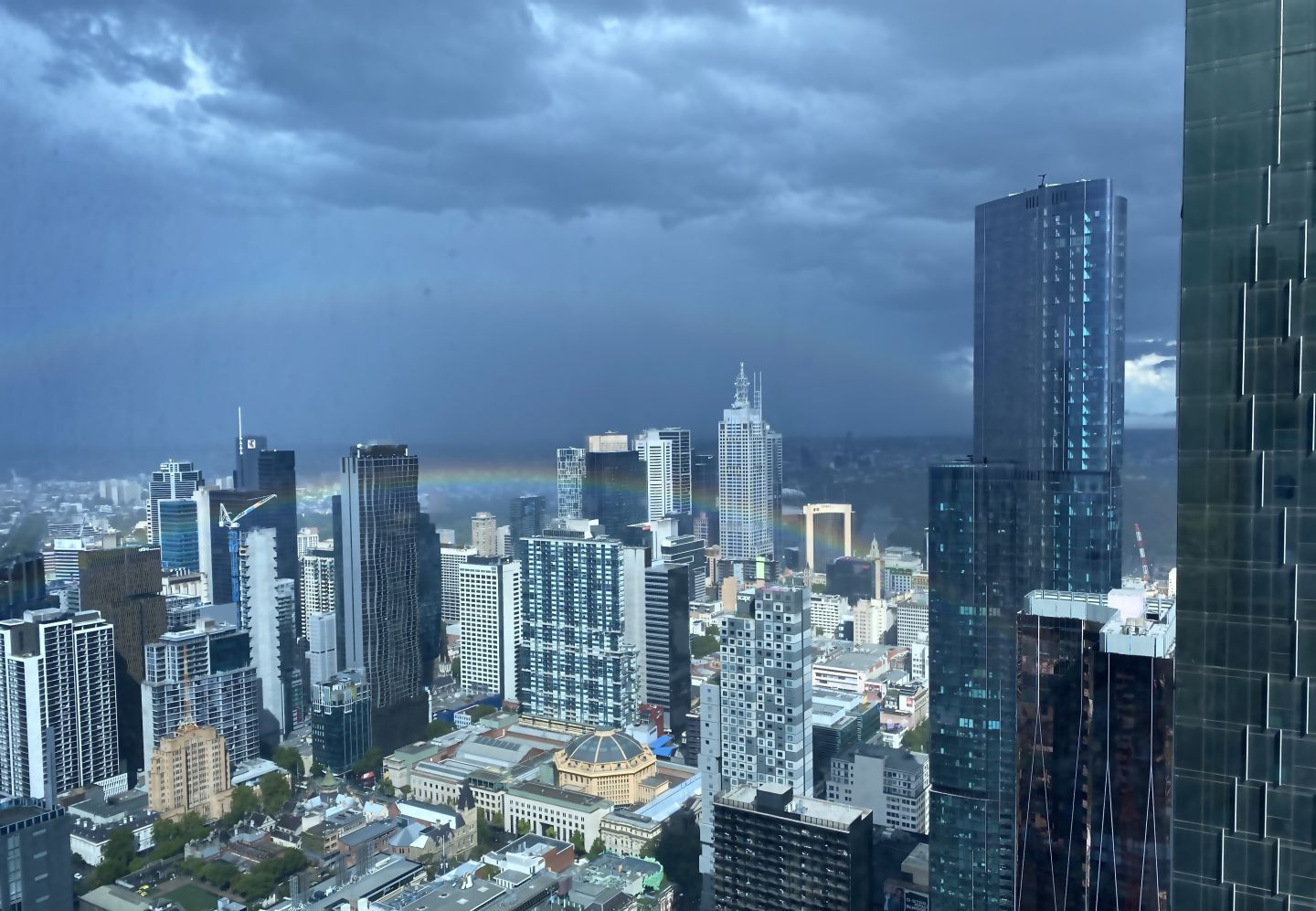 Loạt nỗi khổ chỉ những người sống ở chung cư tầng 20, 30 mới hiểu - chả phải sang chảnh như tr&ecirc;n phim đ&acirc;u - Ảnh 3.