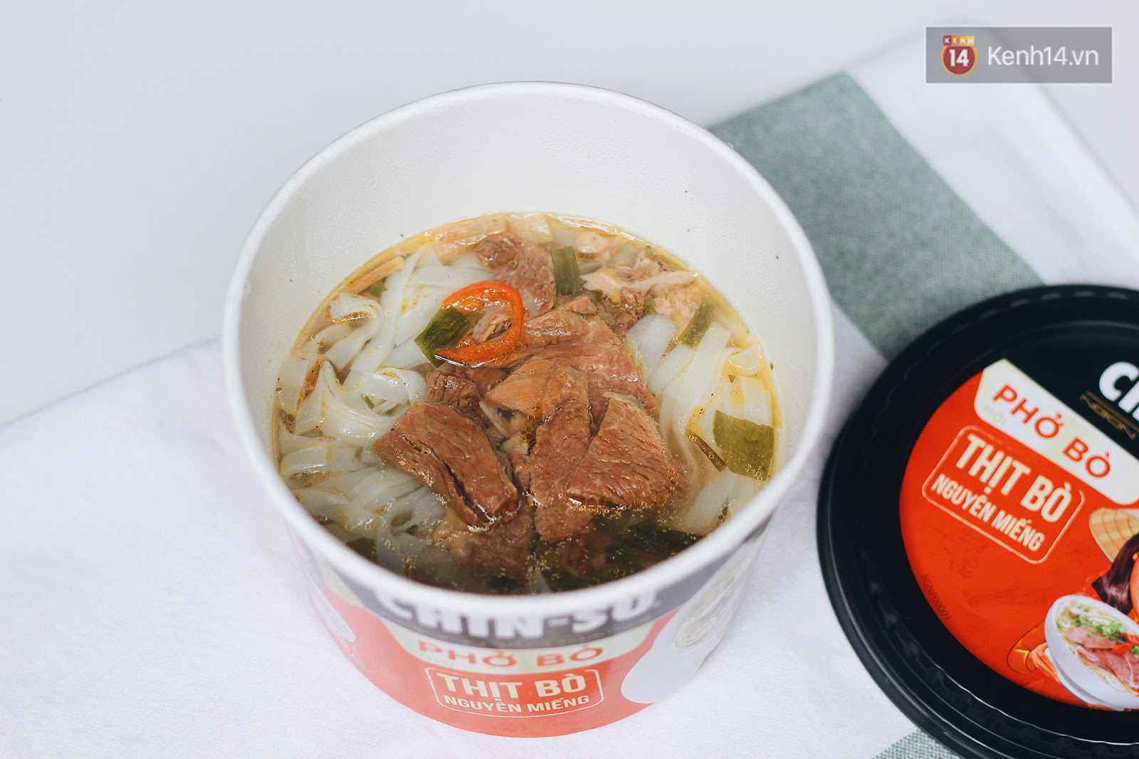 Review thật đến từng sợi m&oacute;n phở ăn liền đang g&acirc;y sốt cộng đồng mạng: hương vị thật sự như thế n&agrave;o? - Ảnh 6.