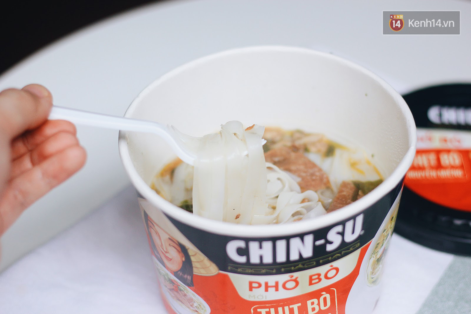 Review thật đến từng sợi m&oacute;n phở ăn liền đang g&acirc;y sốt cộng đồng mạng: hương vị thật sự như thế n&agrave;o? - Ảnh 8.