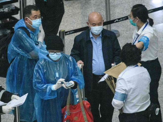 Ai đến Hong Kong cũng đều phải đeo vòng công nghệ này để kiểm soát dịch Covid-19, nếu vi phạm sẽ bị phạt tù 6 tháng - Ảnh 2.