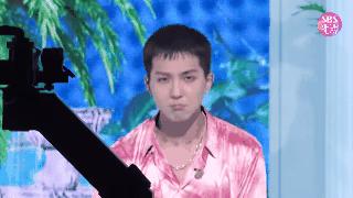 Mino (WINNER) d&ugrave;ng ẩn th&acirc;n chi thuật kiểu g&igrave; m&agrave; l&agrave;m anh quay phim lag cực mạnh, diễn kịch bản đố anh bắt được em hay g&igrave;? - Ảnh 3.