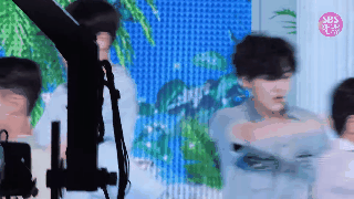 Mino (WINNER) d&ugrave;ng ẩn th&acirc;n chi thuật kiểu g&igrave; m&agrave; l&agrave;m anh quay phim lag cực mạnh, diễn kịch bản đố anh bắt được em hay g&igrave;? - Ảnh 4.