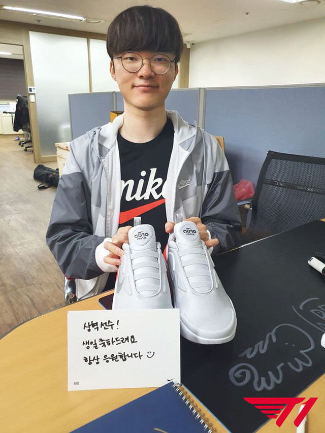 Oách như chủ tịch Faker: Đón sinh nhật, được Nike tặng ngay mẫu giày siêu thông minh đời mới nhất - Ảnh 2.