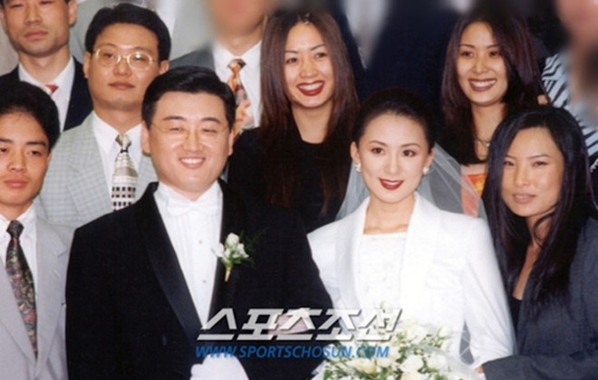 Bà cả Kim Hee Ae tiết lộ anh chồng ở nhà cự tuyệt xem phim 18+ của vợ thời còn cặp kè với Yoo Ah In, Thế Giới Hôn Nhân cũng tương tự? - Ảnh 3.