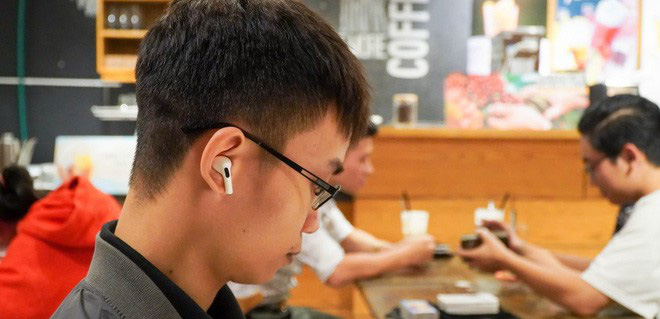 Apple sắp sản xuất hàng triệu AirPods ngay tại Việt Nam - Ảnh 1.