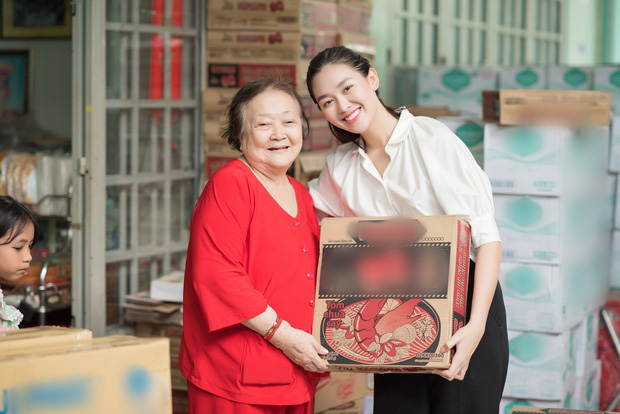 Tiểu Vy, Lương Thuỳ Linh cùng dàn Á hậu chung tay tặng quà cho trẻ em khuyết tật, mồ côi nhân ngày Tết thiếu nhi - Ảnh 4.