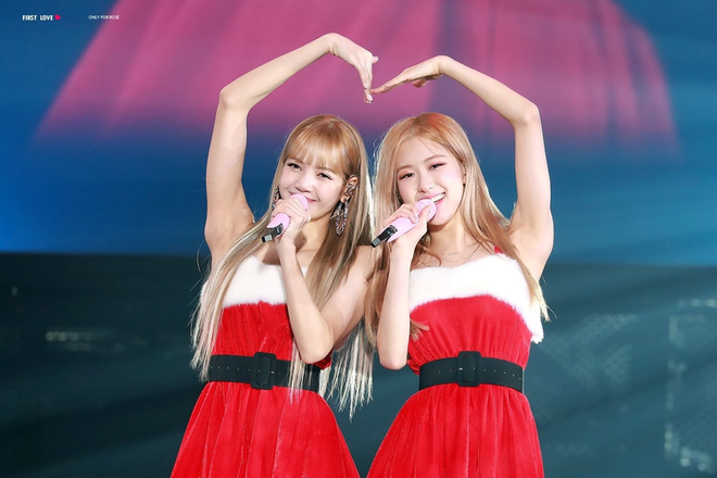 Hậu trường của Blackpink luôn là điều gây tò mò. Hãy xem ảnh của Lisa và các thành viên khác, khi họ tham gia buổi quay Thanh Xuân Có Bạn. Bạn sẽ được chiêm ngưỡng những khoảnh khắc hài hước và đáng yêu của những cô nàng này.