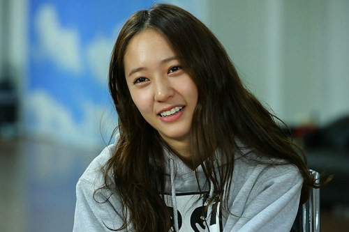 Krystal (f(x)) chiếm trọn spotlight khi khoe mặt mộc trên Vlog của chị gái Jessica - Ảnh 7.