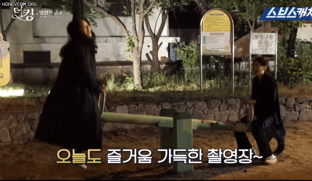 Kim Go Eun rất siêng đùa giỡn với anh trai mưa ở hậu trường Quân Vương Bất Diệt,  Lee Min Ho liệu có ghen không chứ? - Ảnh 4.