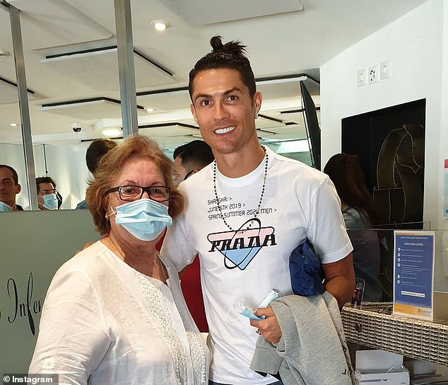 Ronaldo v&agrave; bạn g&aacute;i chớp nho&aacute;ng trở về Bồ Đ&agrave;o Nha nhưng kh&ocirc;ng phải v&igrave; thăm mẹ như mọi lần: Mục đ&iacute;ch để chuẩn bị cho kế hoạch dưỡng gi&agrave;? - Ảnh 1.