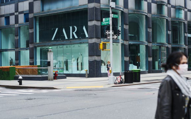 Công ty mẹ Zara báo lỗ gần nửa tỷ USD bất chấp doanh số bán online tăng vọt mùa Covid-19 - Ảnh 1.
