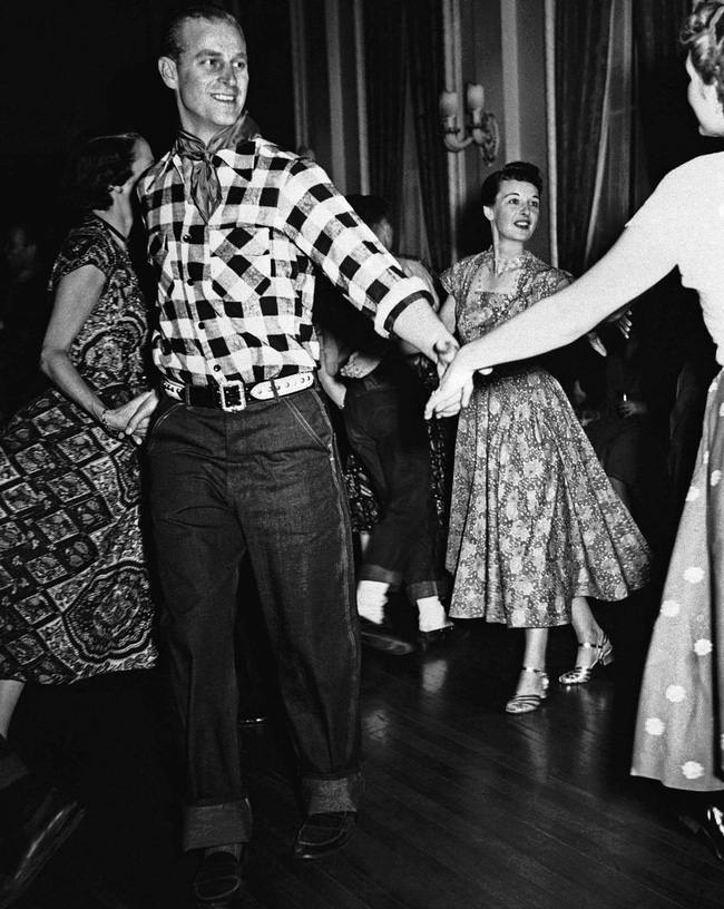 Ngoại h&igrave;nh cực phẩm c&ugrave;ng kh&iacute; chất hơn người của chồng Nữ ho&agrave;ng Anh thời trẻ bỗng g&acirc;y sốt MXH - Ảnh 11.