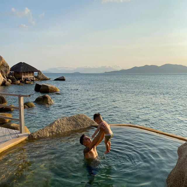 8 resort biệt lập 5 sao đang có giá siêu “hời” bên ngoài thành phố biển Nha Trang: Nơi hoàn hảo để rũ bỏ muộn phiền và hòa mình vào thiên nhiên - Ảnh 1.