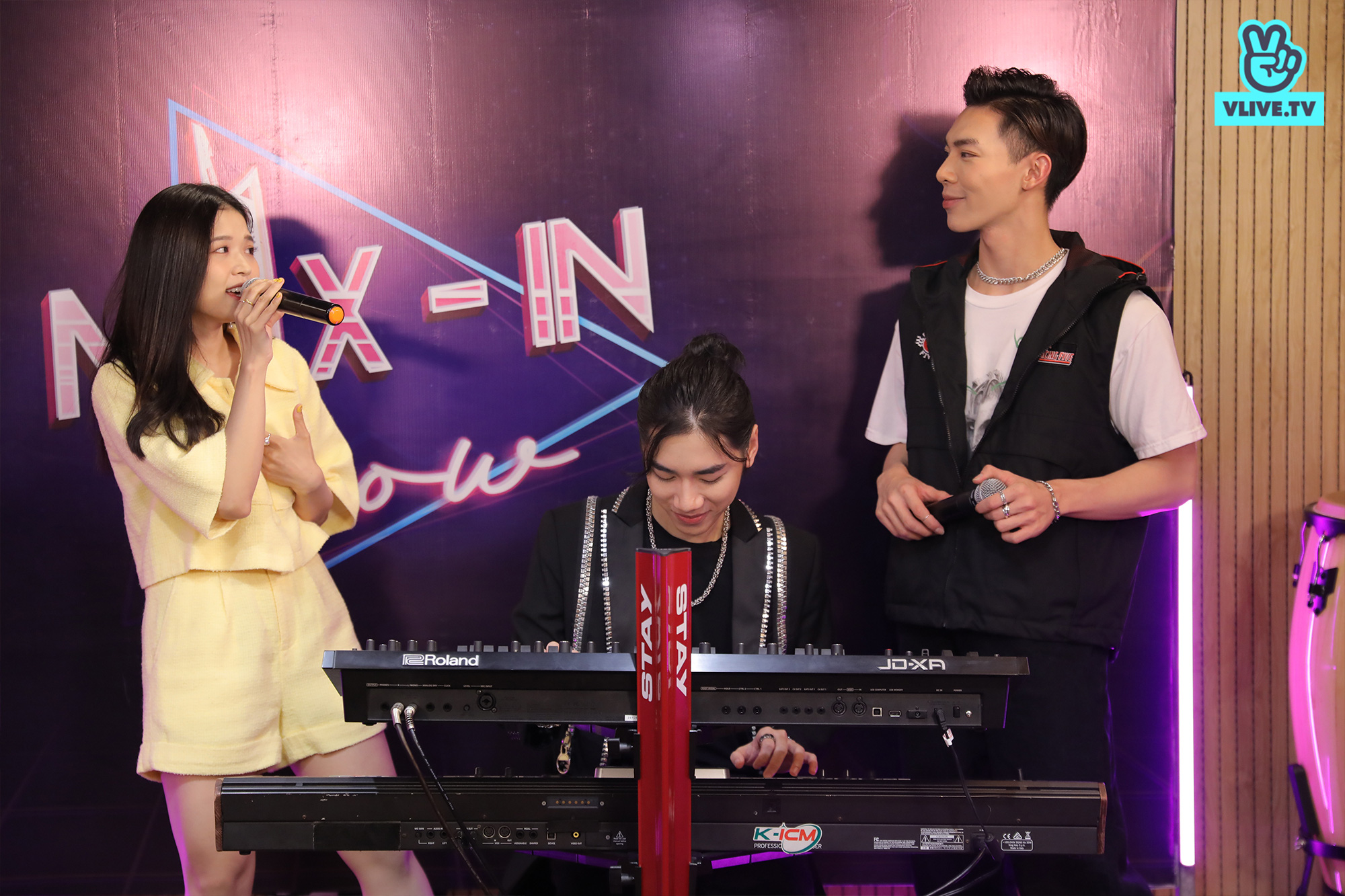 Yalangoch ayollarning katta kokrak fotosuratlari