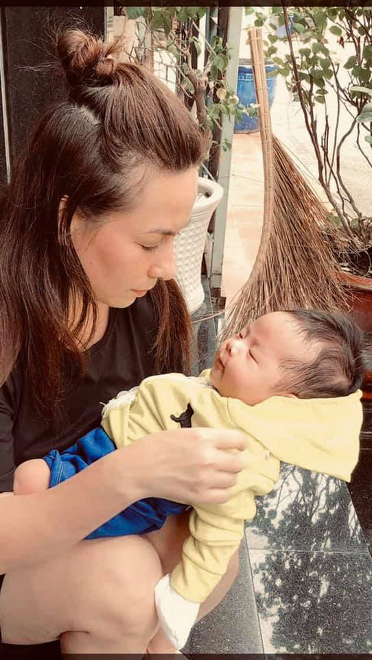 Đã có 22 con nuôi, Phi Nhung hạnh phúc đón nhận thêm 1 bé bị bỏ rơi khiến netizen vô cùng xúc động - Ảnh 3.