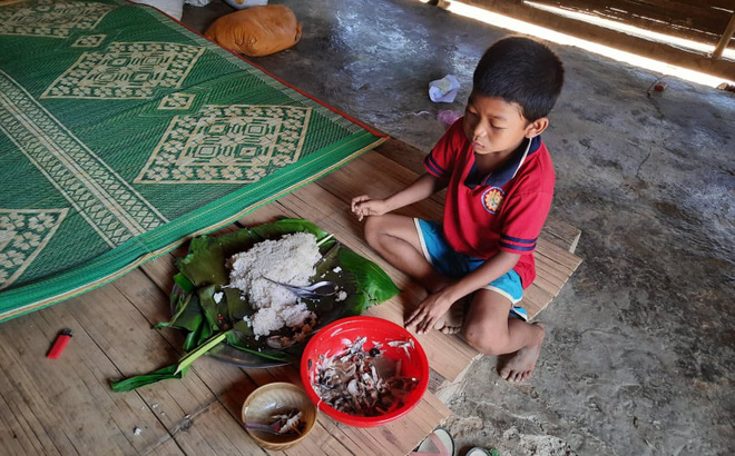 Vụ nhận tiền hỗ trợ Covid-19, hộ nghèo phải trích lại để thôn uống nước: Chúng tôi định chia cho các hộ nghèo khác - Ảnh 1.