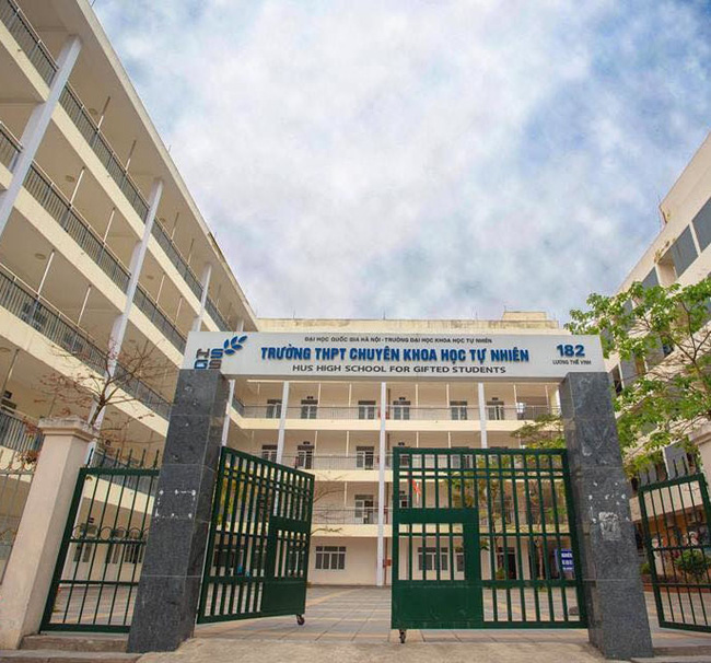 Nhờ học online, trường THPT ở Hà Nội cho học sinh nghỉ hè từ đầu tháng 6 - Ảnh 1.
