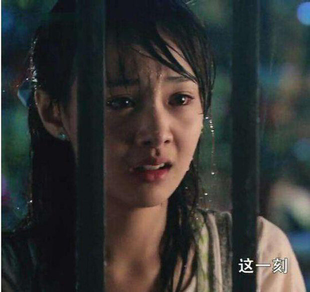 Khi mỹ nhân Cbiz dầm mưa so deep: Dương Mịch lộ luôn khuyết điểm, Lưu Thi Thi đẹp đến nao lòng - Ảnh 5.