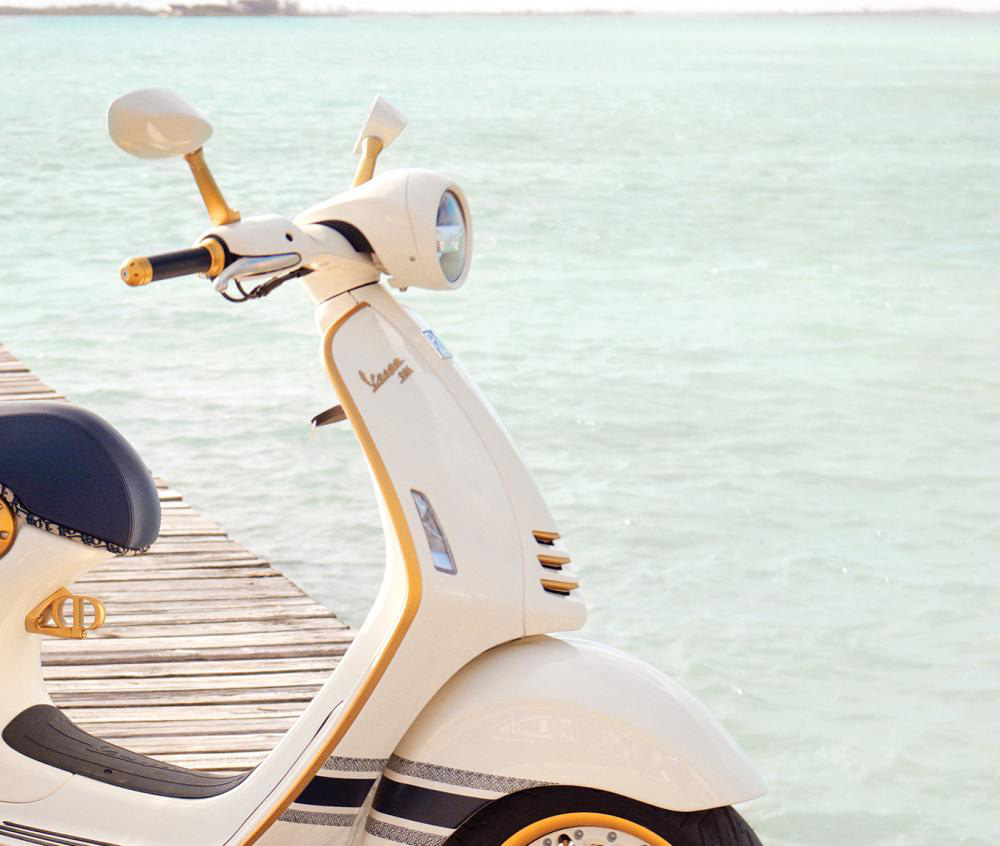 Tậu Vespa Dior gần 1 tỷ Trang Nemo vượt mặt Đoàn Di Băng cảm thán về  chiếc xe hiếm