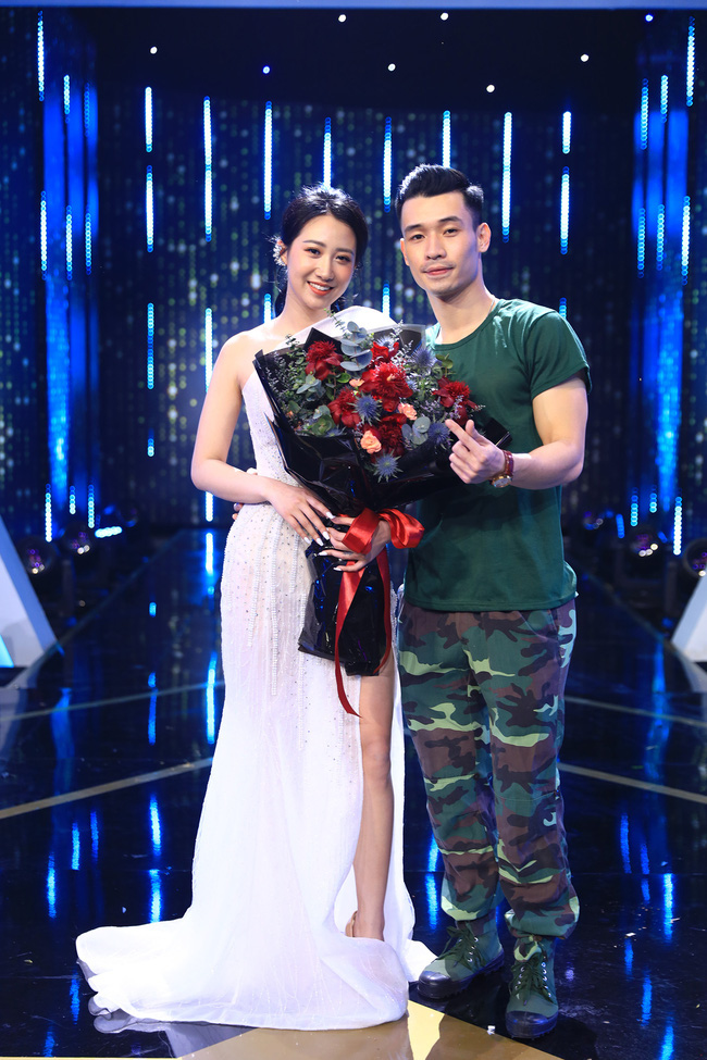 Tréo ngoe chuyện nhan sắc của couple Người ấy là ai: Nữ CEO bị dìm vì kiểu tóc, anh trung uý lên sóng bảnh hơn ảnh tự đăng - Ảnh 1. Tréo ngoe chuyện nhan sắc của couple Người ấy là ai: Nữ CEO bị dìm vì kiểu tóc, anh trung uý lên sóng bảnh hơn ảnh tự đăng - Ảnh 1.