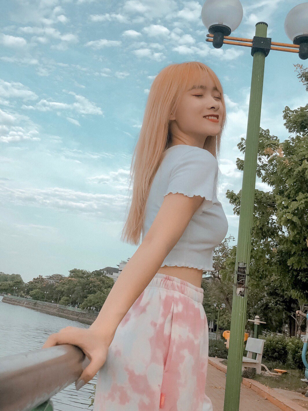 Bị ném đá vì phát ngôn Lisa không xinh bằng mình, hot tiktoker 3,4 triệu follow nói gì? - Ảnh 2. Bị ném đá vì phát ngôn Lisa không xinh bằng mình, hot tiktoker 3,4 triệu follow nói gì? - Ảnh 2.