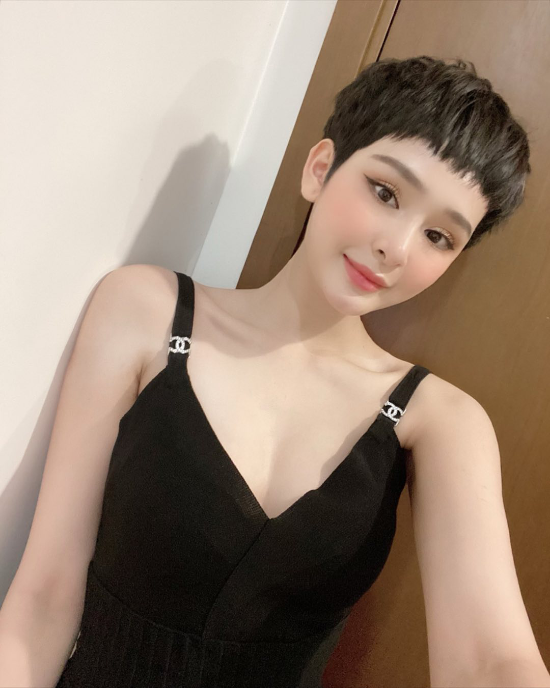 8 màu son tôn da, giúp mặt trẻ hơn tuổi của sao Việt hè này, đủ mọi tông son cho da ngăm đến sáng - Ảnh 13. 8 màu son tôn da, giúp mặt trẻ hơn tuổi của sao Việt hè này, đủ mọi tông son cho da ngăm đến sáng - Ảnh 13.