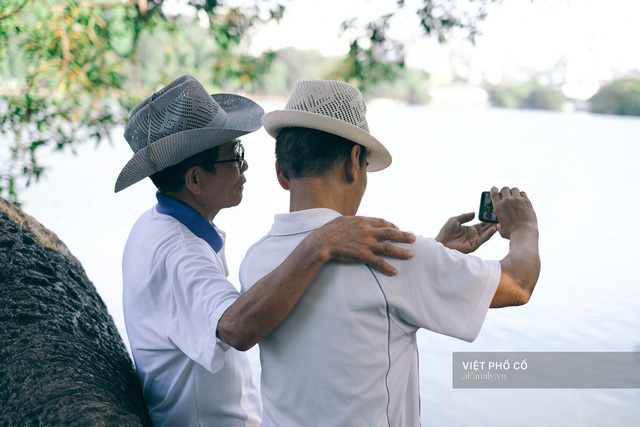 Bất chấp cái nóng như thiêu lò, Hồ Gươm một sáng mùa hè vẫn đẹp đến nao lòng  - Ảnh 14.