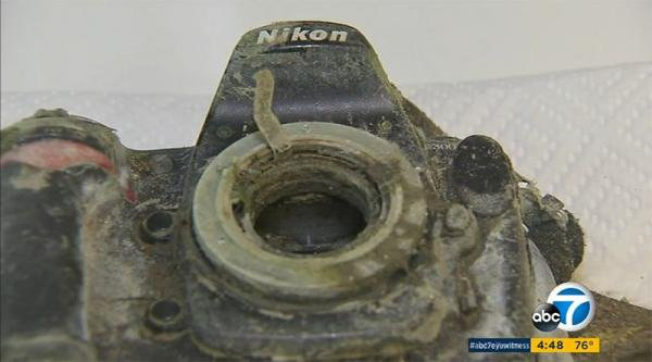 Đi c&acirc;u c&aacute; lại c&acirc;u được chiếc m&aacute;y ảnh chứa 1.700 bức ảnh dưới hồ, c&ocirc; g&aacute;i đăng l&ecirc;n MXH t&igrave;m chủ nh&acirc;n nhưng kết cục khiến 3 người bị bắt - Ảnh 4.