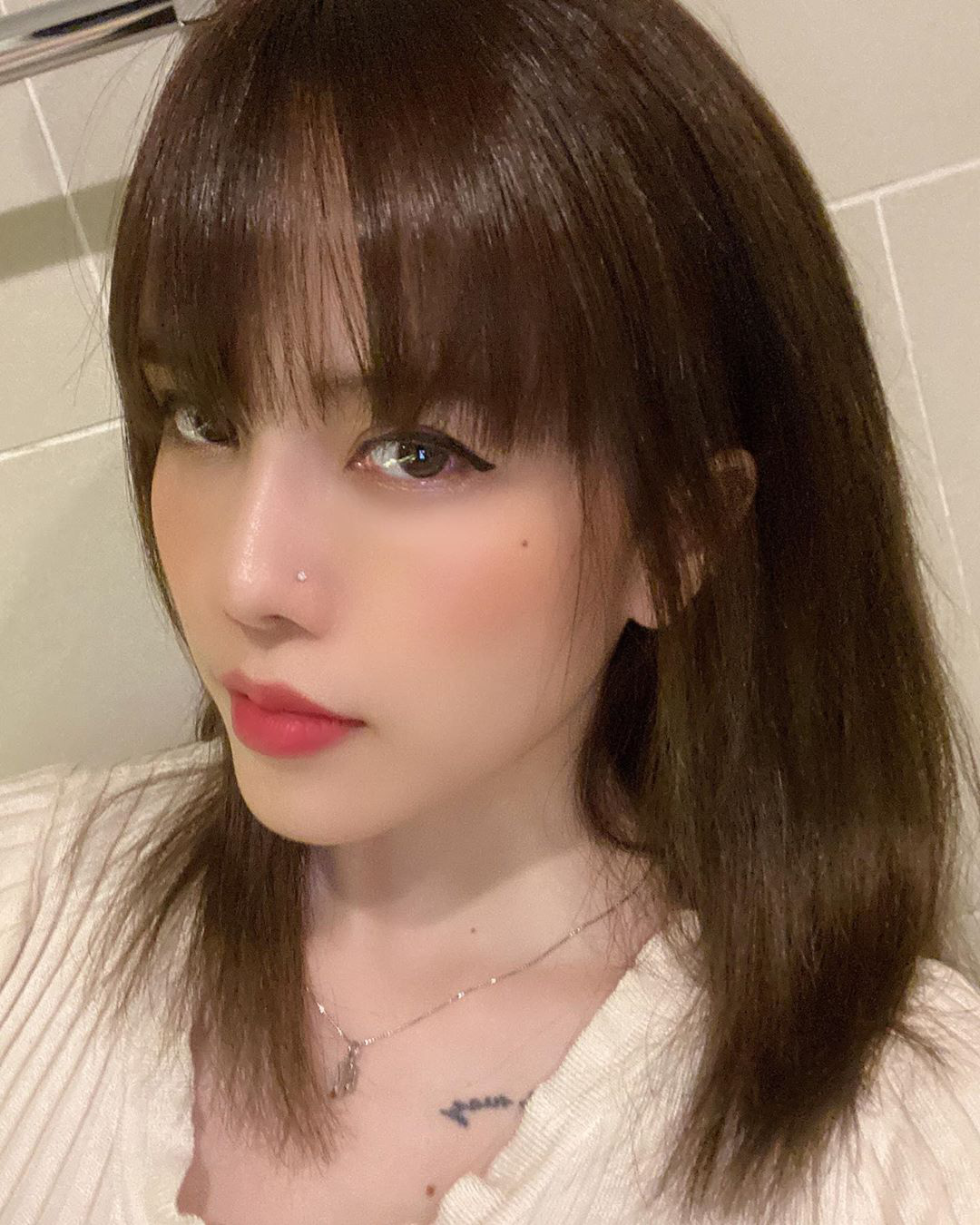 8 màu son tôn da, giúp mặt trẻ hơn tuổi của sao Việt hè này, đủ mọi tông son cho da ngăm đến sáng - Ảnh 15. 8 màu son tôn da, giúp mặt trẻ hơn tuổi của sao Việt hè này, đủ mọi tông son cho da ngăm đến sáng - Ảnh 15.