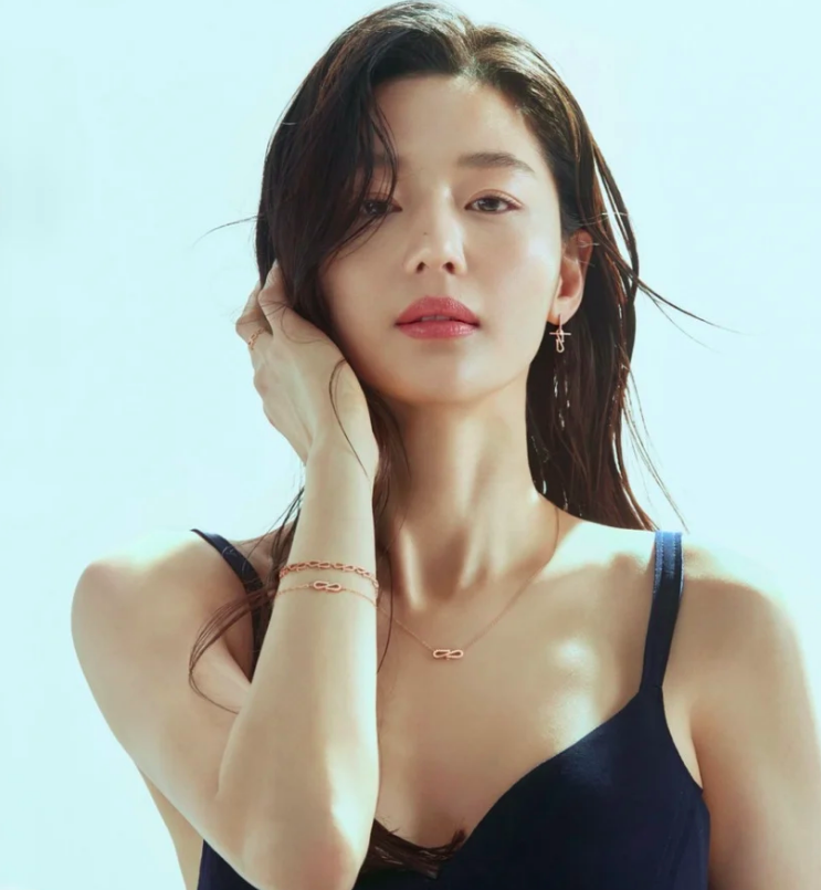 Đ&acirc;y ch&iacute;nh l&agrave; 4 kiểu m&aacute;i uốn phồng đang được c&aacute;c kiều nữ H&agrave;n từ mợ chảnh đến tiểu tam ưa chuộng - Ảnh 2.