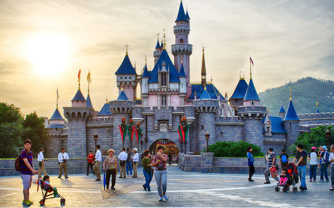  Disneyland Hồng Kông sắp được mở trở lại, áp đặt những quy định nghiêm ngặt chống Covid-19  - Ảnh 1.