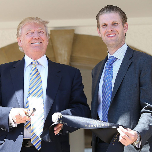 C&aacute;c con Tổng thống Trump ch&uacute;c mừng sinh nhật cha bằng một loạt bức h&igrave;nh &yacute; nghĩa c&ograve;n Đệ nhất phu nh&acirc;n Mỹ c&oacute; h&agrave;nh động ngược lại - Ảnh 5.