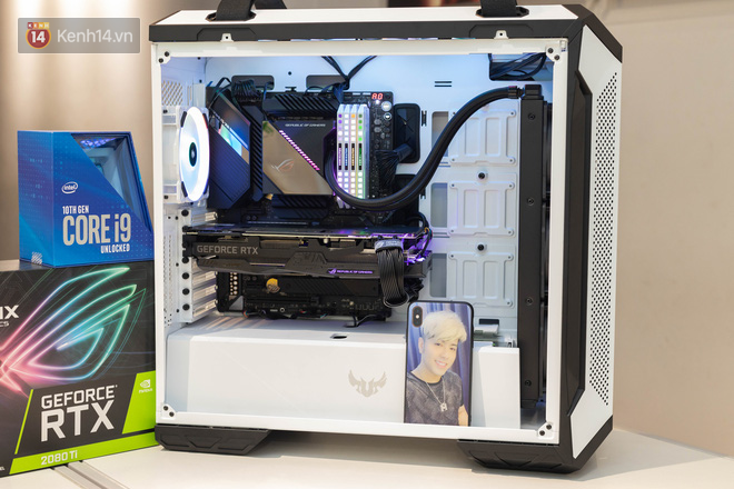 Ch&aacute;n h&aacute;t h&ograve;, Akira Phan đầu tư hẳn d&agrave;n m&aacute;y xịn s&ograve; chơi game sương sương, gi&aacute; hơn trăm triệu! - Ảnh 2.