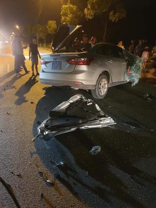  Hai &ocirc; t&ocirc; biển xanh t&ocirc;ng nhau n&aacute;t b&eacute;t ở L&agrave;o Cai - Ảnh 1.
