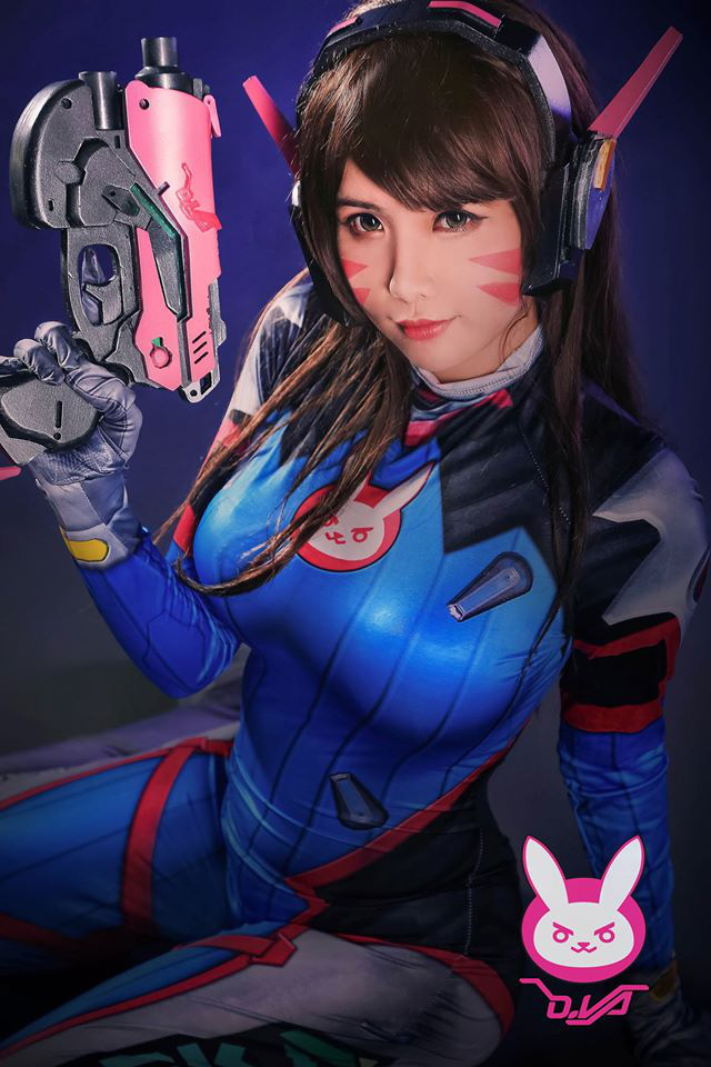 Khoe dáng chơi game gợi cảm cùng tượng Zed, nữ cosplayer gốc Việt khiến bao game thủ xin chết - Ảnh 16.