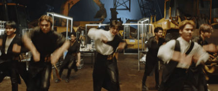 Stray Kids trở lại với ca khúc có câu thần chú từa tựa BLACKPINK, lần đầu đạt No.1 nhạc số trên trang TWICE và IZ*ONE rớt hạng không phanh - Ảnh 2.