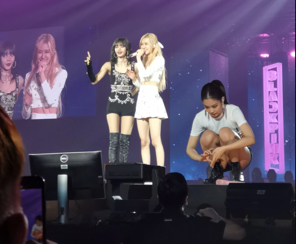 Jennie (BLACKPINK) phát hiện Jisoo bị thương chảy máu trong khi “chính chủ” còn chưa hay biết, chu đáo có khác gì leader chính thức đâu! - Ảnh 6. Jennie (BLACKPINK) phát hiện Jisoo bị thương chảy máu trong khi “chính chủ” còn chưa hay biết, chu đáo có khác gì leader chính thức đâu! - Ảnh 6.