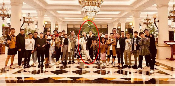 Hồ Ngọc H&agrave; lộ diện trong ảnh chụp to&agrave;n th&acirc;n khi đang mang song thai: R&otilde; mồn một nhưng vẫn kh&eacute;o d&ugrave;ng chi&ecirc;u giấu bụng n&agrave;y! - Ảnh 2.